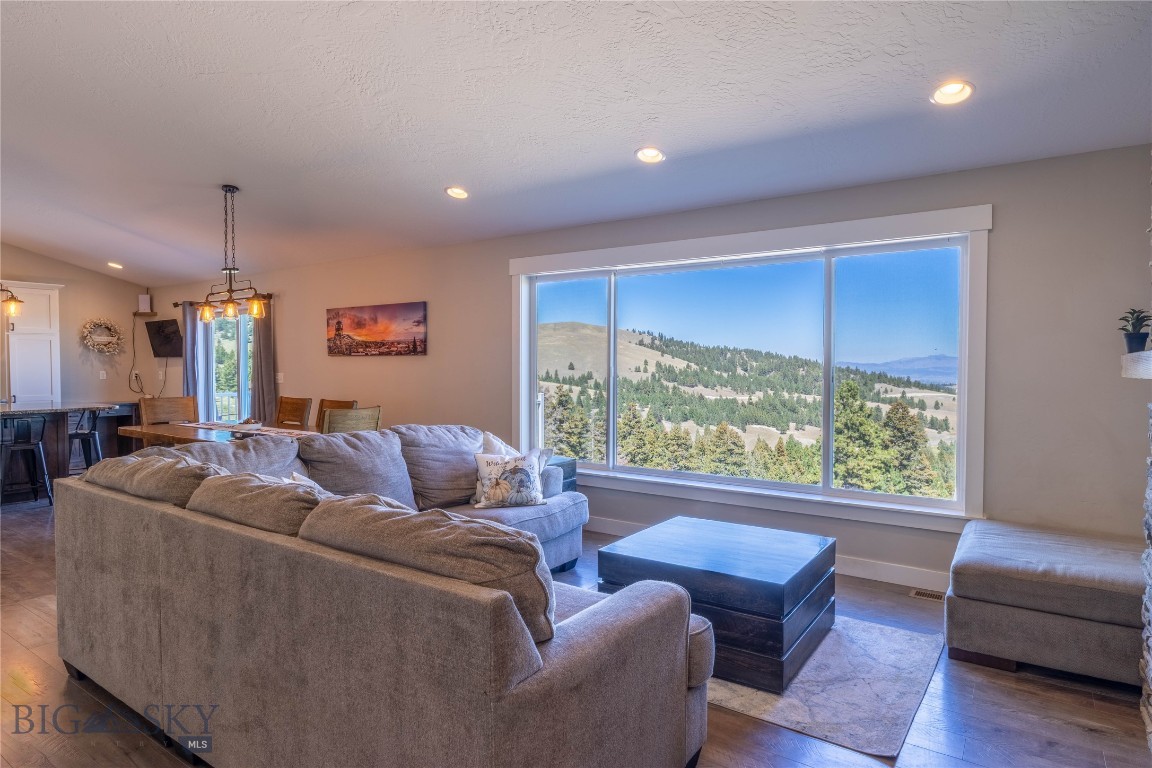 10 Ridgeview Drive
