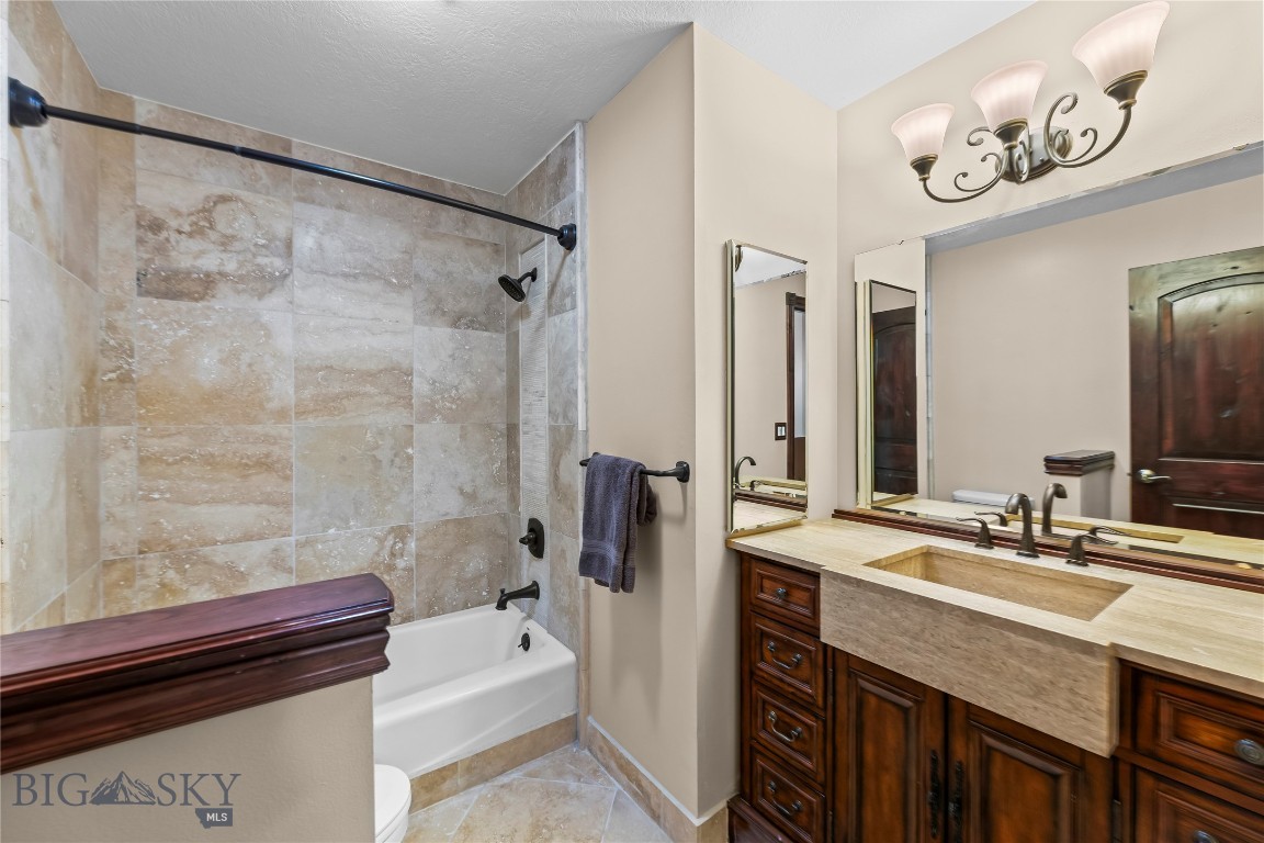 Highwood Est condo - Residential