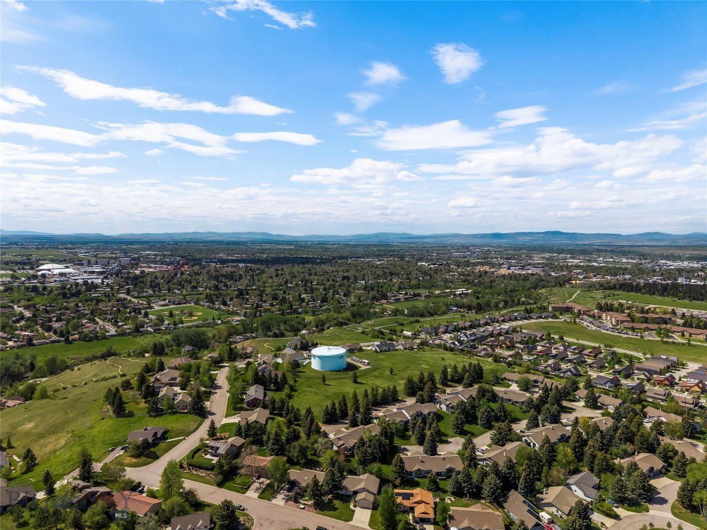 Highwood Est condo - Residential