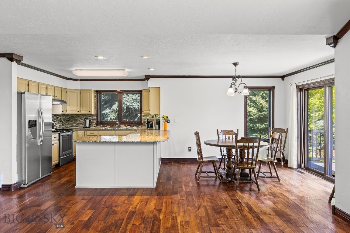 Highwood Est condo - Residential