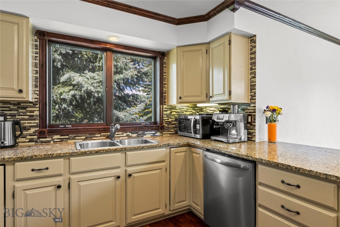 Highwood Est condo - Residential
