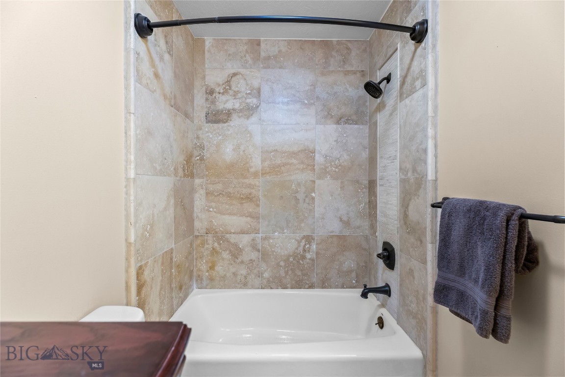 Highwood Est condo - Residential