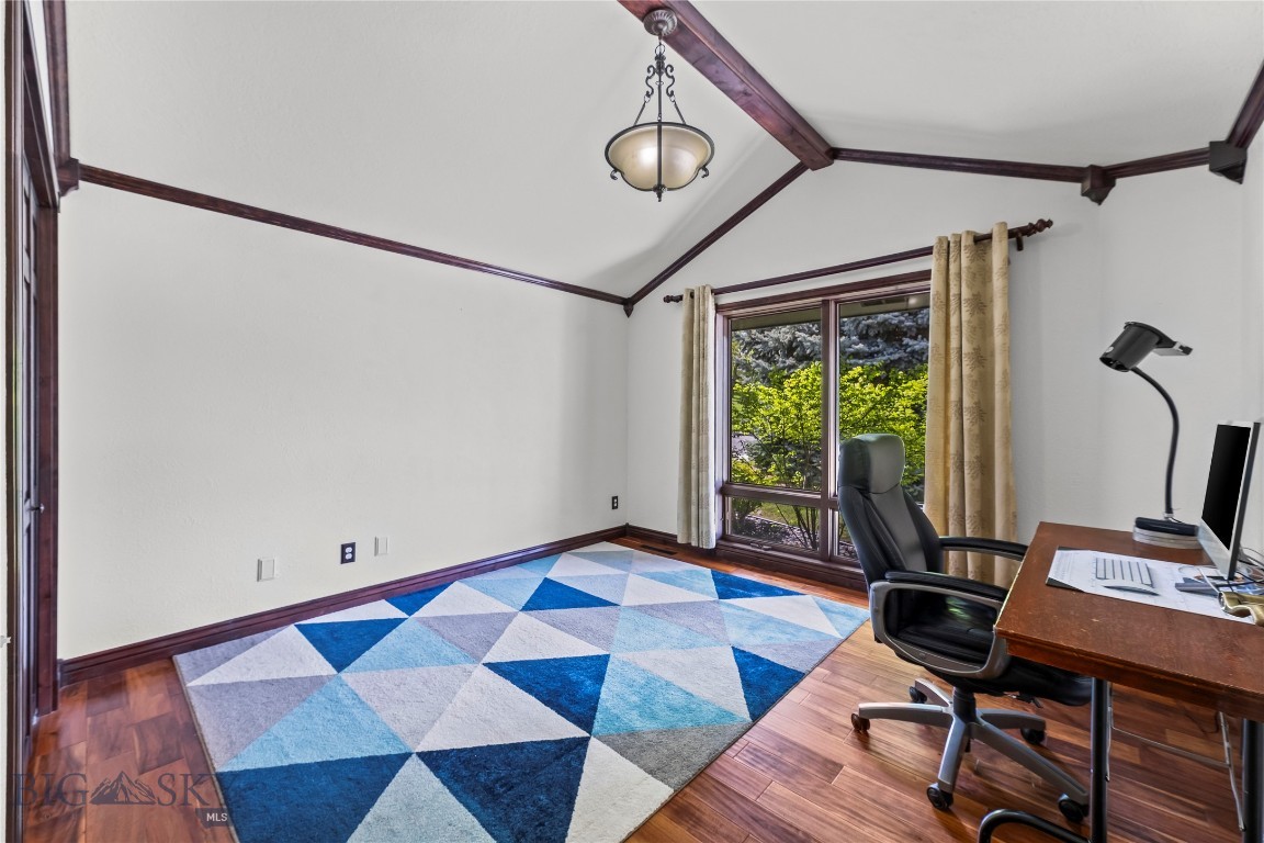 Highwood Est condo - Residential