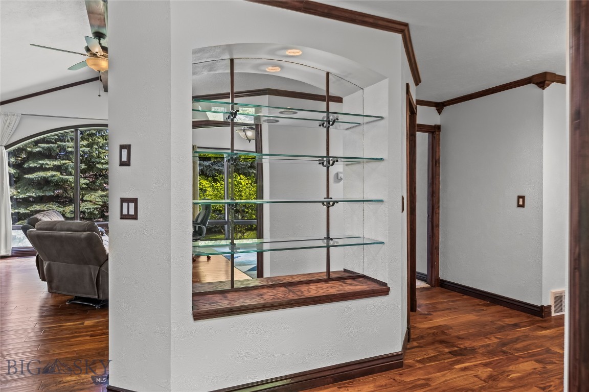 Highwood Est condo - Residential