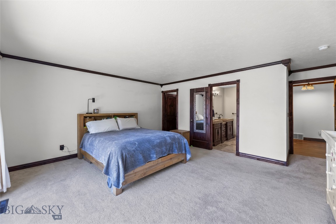 Highwood Est condo - Residential