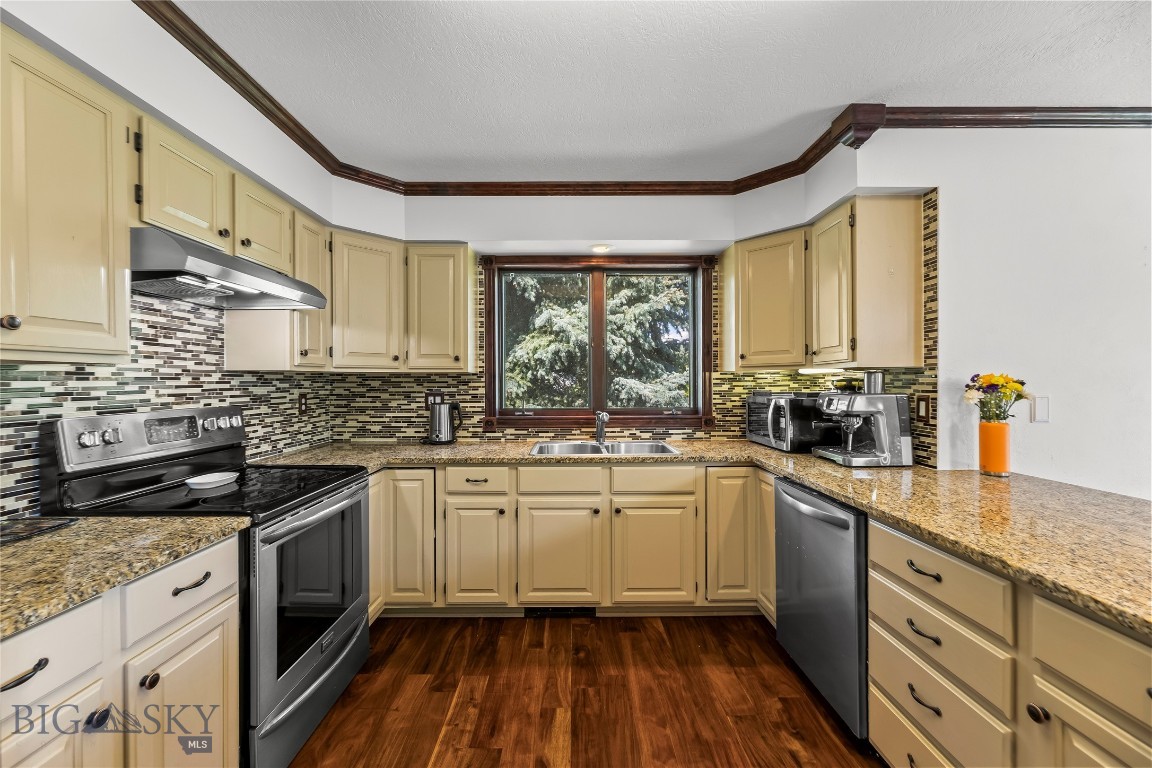 Highwood Est condo - Residential
