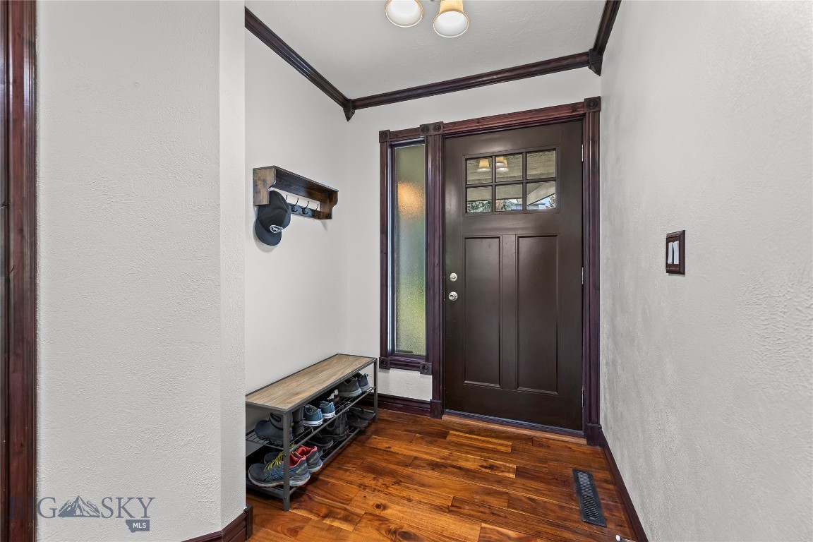 Highwood Est condo - Residential