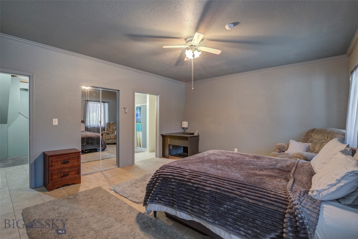 4930 Saddle Rock Road