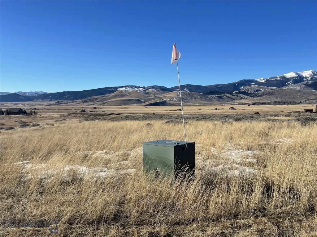 Shining Mountain West - Land