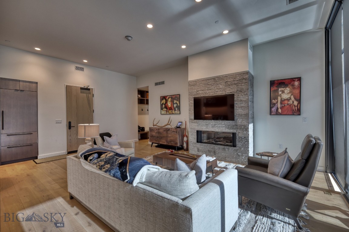 LakeLodge Residences - Residential