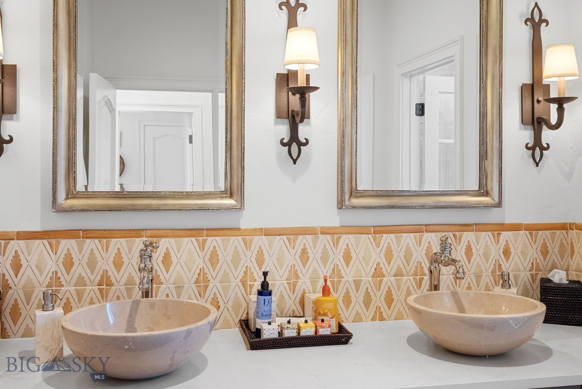 River Glen Condo - Residential