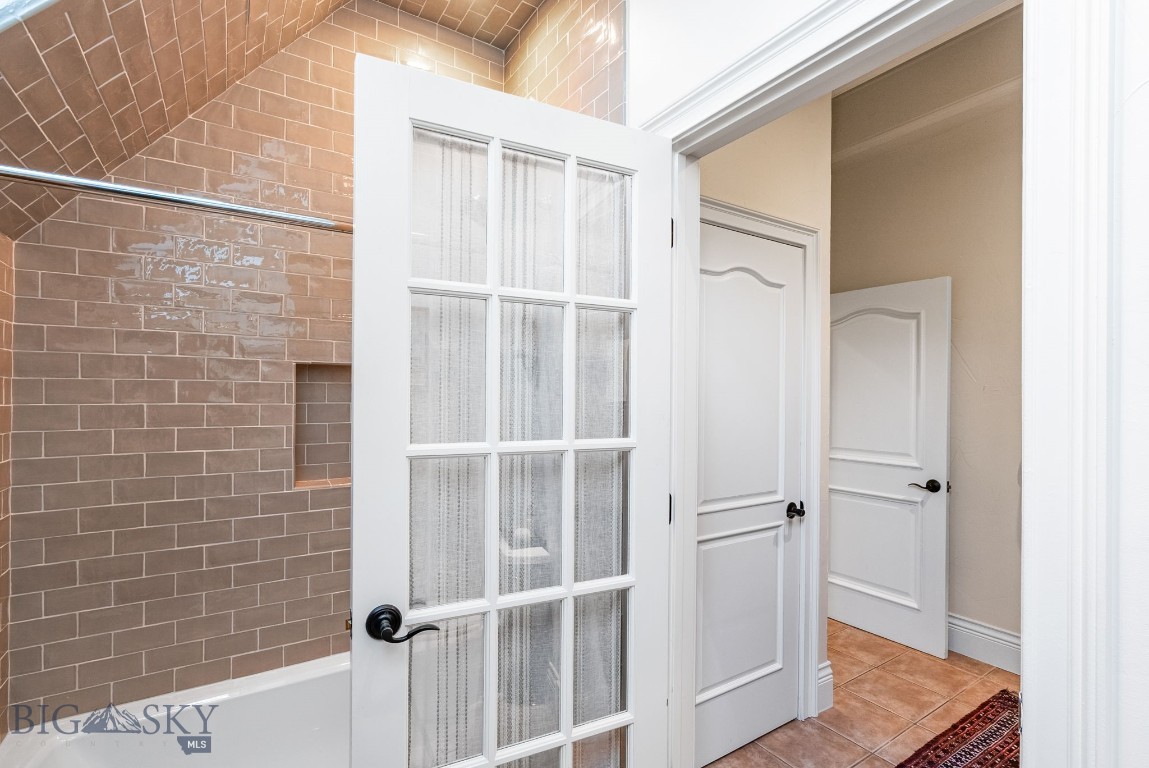 River Glen Condo - Residential