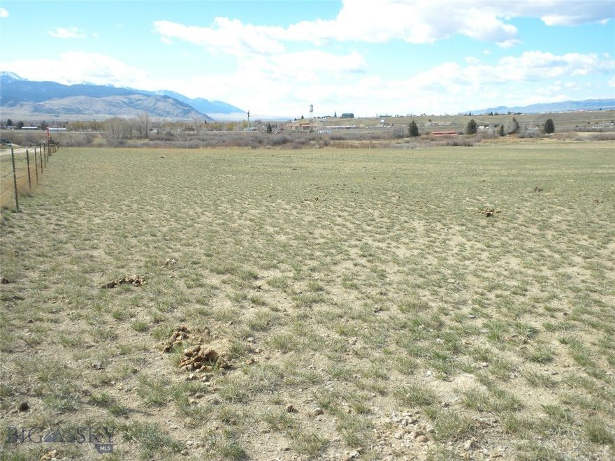IMAGINE THE POSSIBILITIES! BUILD YOUR DREAM HOME OR BUY AS AN INVESTMENT! EXCELLENT GRASS FOR YOUR HORSES AND COWS AS WELL!