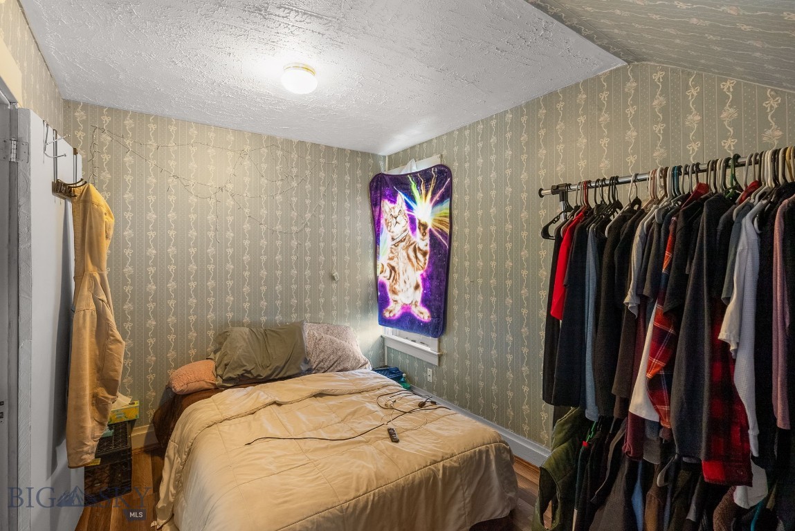 220 4th Ave E