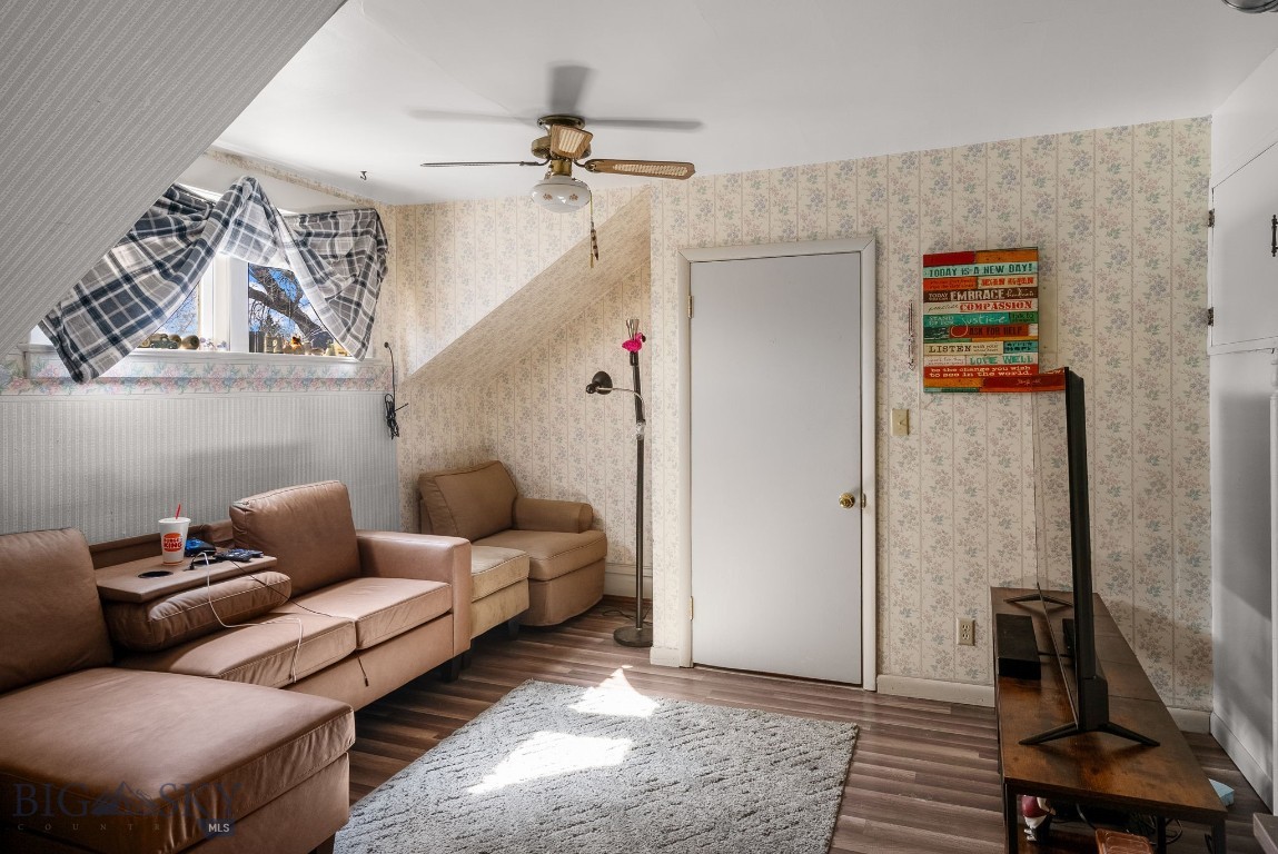 220 4th Ave E
