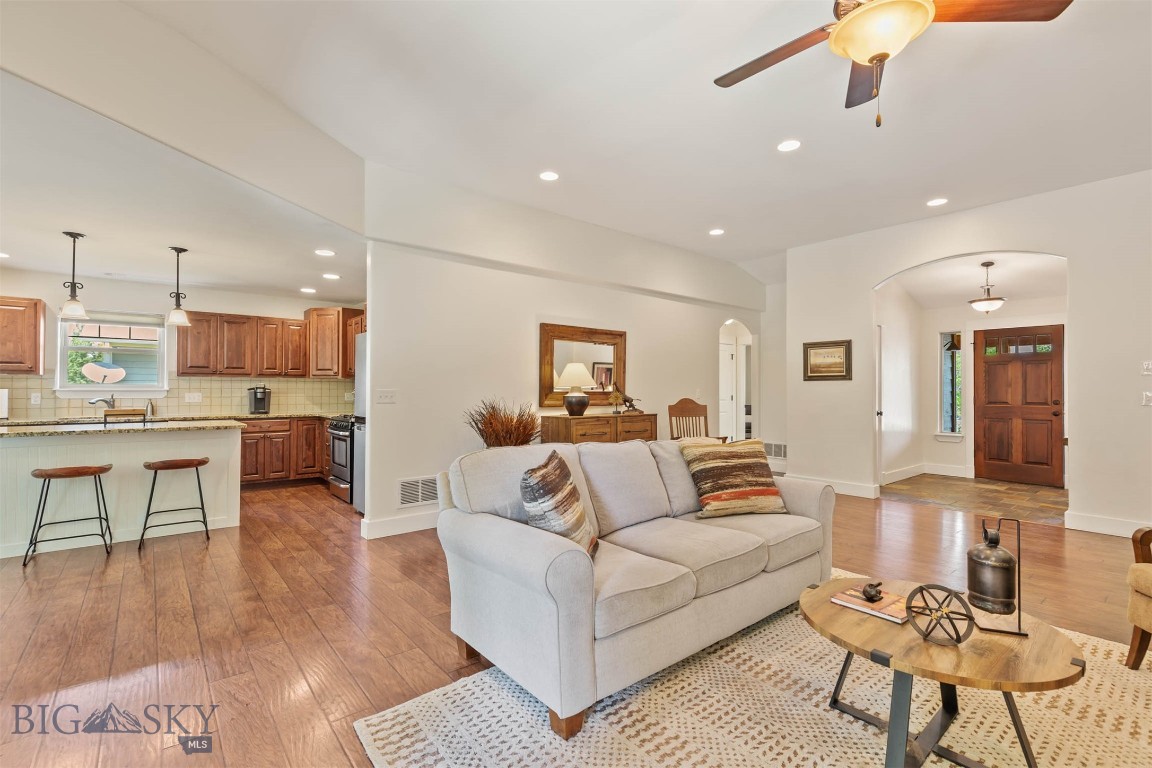 Bozeman, Montana 59718, United States, 3 Bedrooms Bedrooms, ,2 BathroomsBathrooms,Residential,Contingent,153690