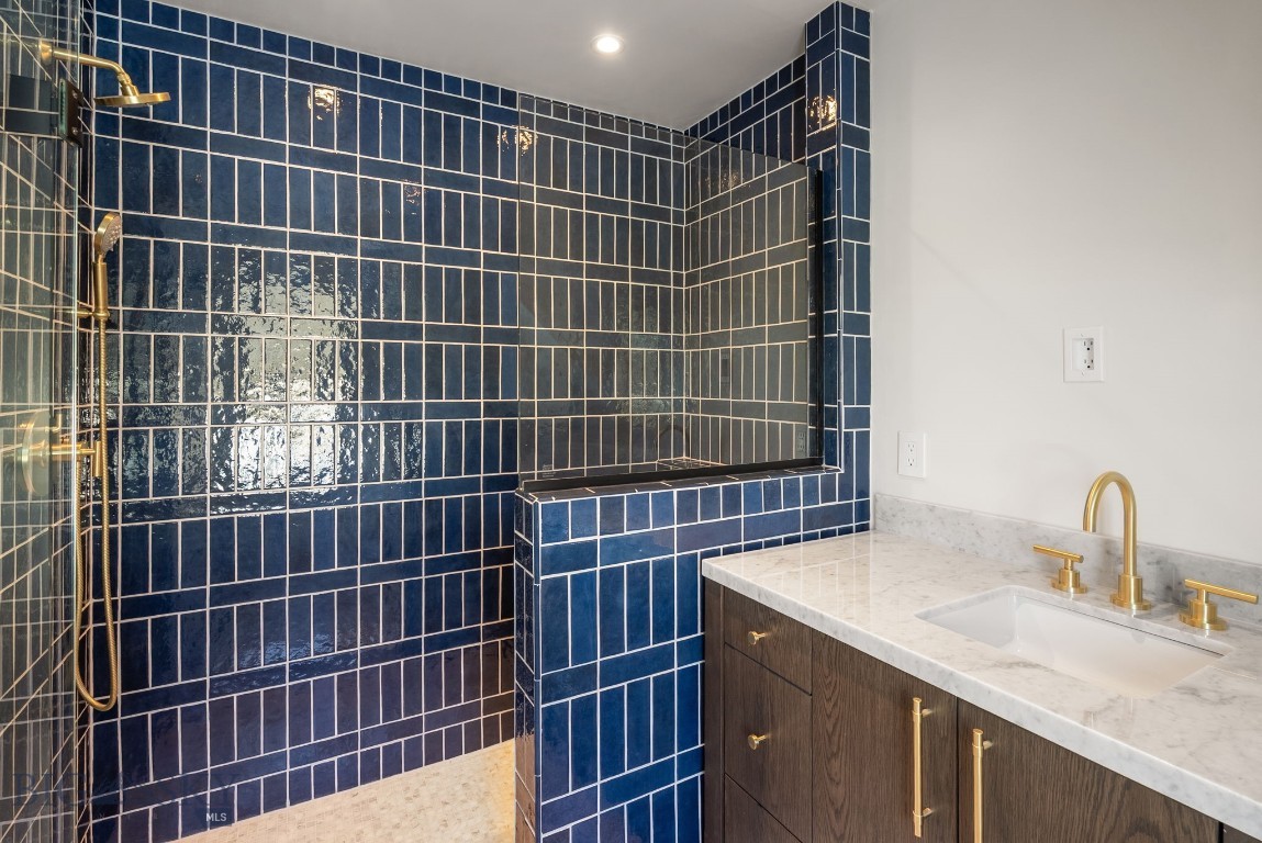 Yellowtail Residences Condominiums - Residential