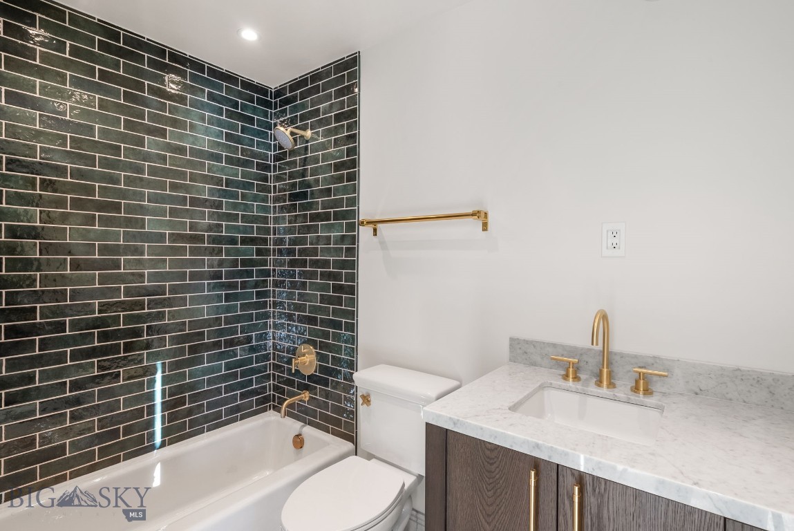 Yellowtail Residences Condominiums - Residential