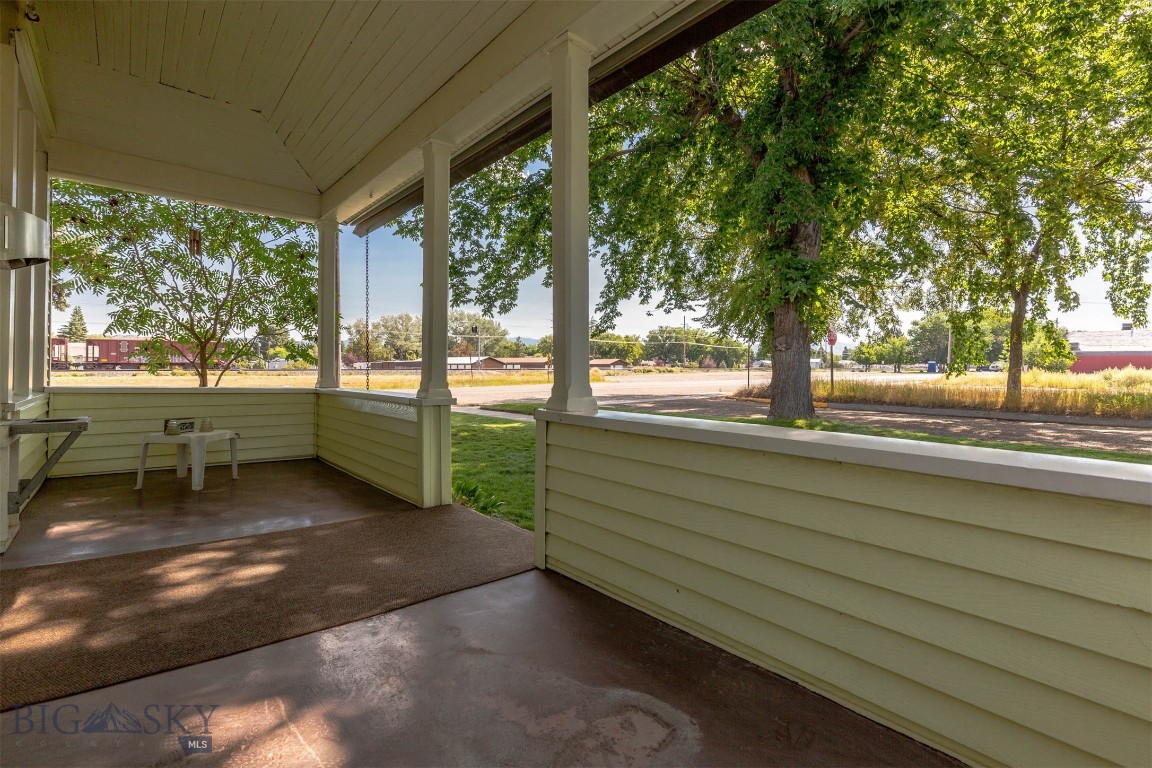 Manhattan, Montana 59741, United States, 7 Bedrooms Bedrooms, ,2 BathroomsBathrooms,Residential,Contingent,47389