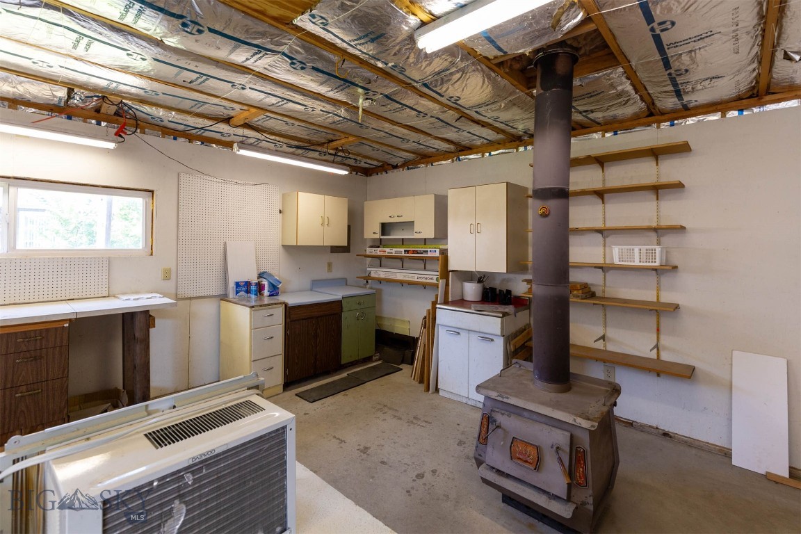 Manhattan, Montana 59741, United States, 7 Bedrooms Bedrooms, ,2 BathroomsBathrooms,Residential,Contingent,47389