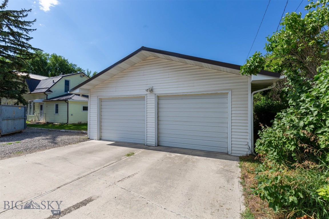 Manhattan, Montana 59741, United States, 7 Bedrooms Bedrooms, ,2 BathroomsBathrooms,Residential,Contingent,47389