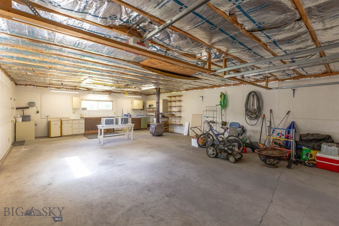 Manhattan, Montana 59741, United States, 7 Bedrooms Bedrooms, ,2 BathroomsBathrooms,Residential,Contingent,47389