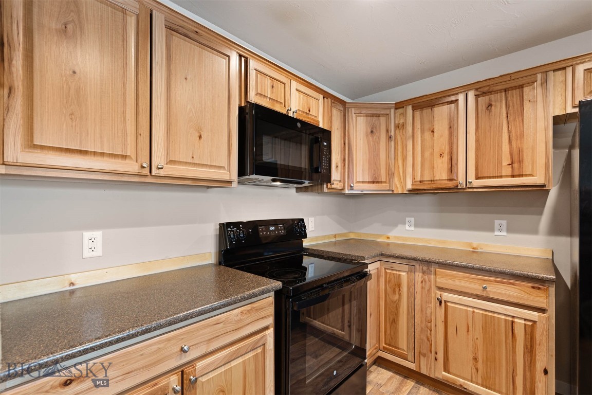 Bozeman, Montana 59718, United States, 3 Bedrooms Bedrooms, ,3 BathroomsBathrooms,Residential,Contingent,2271