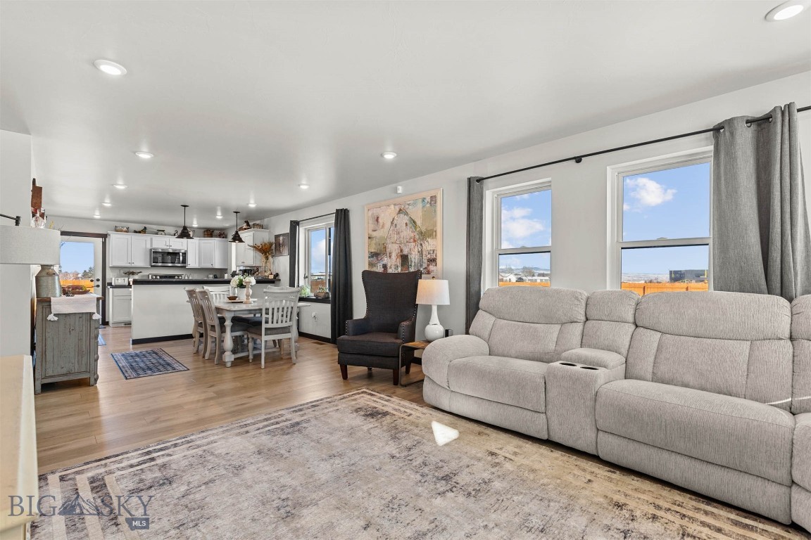 Belgrade, Montana 59714, United States, 3 Bedrooms Bedrooms, ,3 BathroomsBathrooms,Residential,Contingent,13202