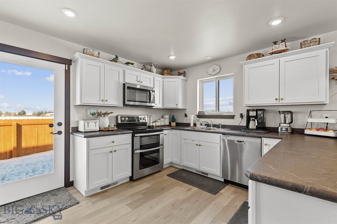 Belgrade, Montana 59714, United States, 3 Bedrooms Bedrooms, ,3 BathroomsBathrooms,Residential,Contingent,13202