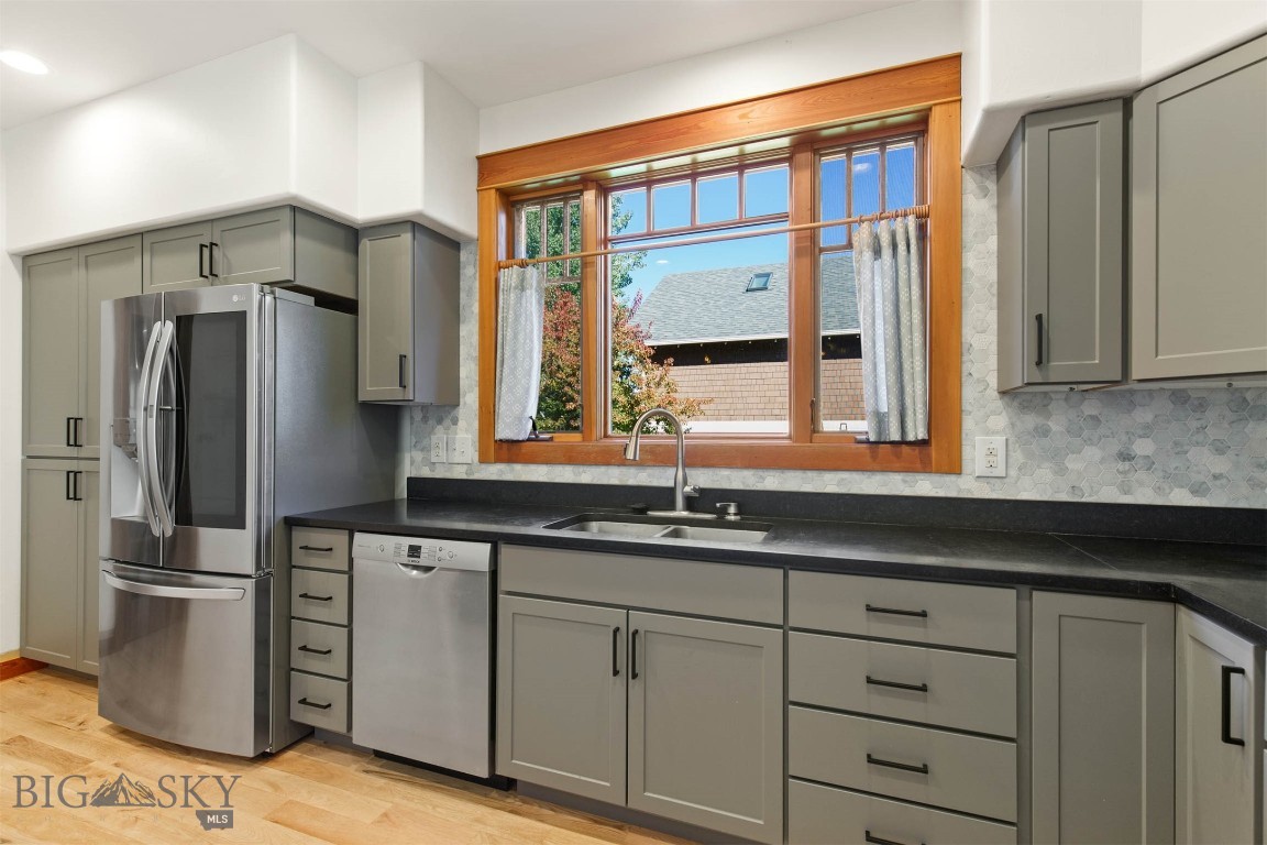 Bozeman, Montana 59718, United States, 4 Bedrooms Bedrooms, ,3 BathroomsBathrooms,Residential,Contingent,69775