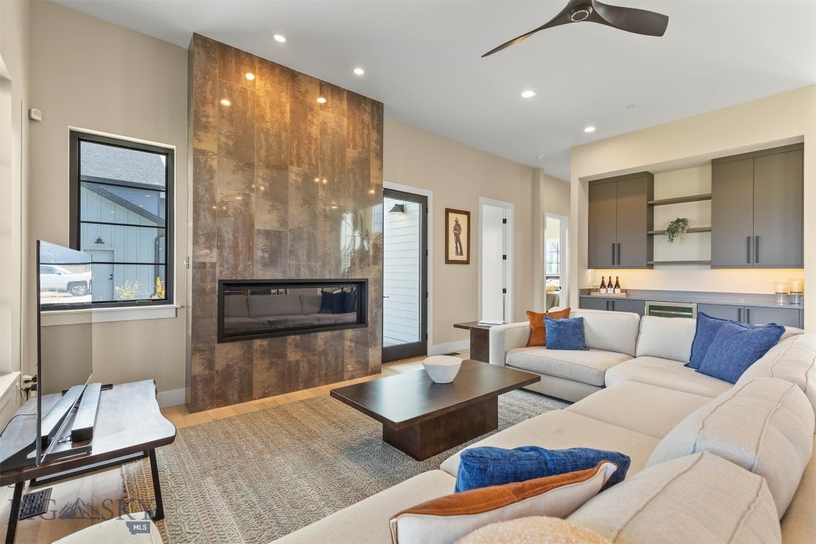 Home 40 - Residential