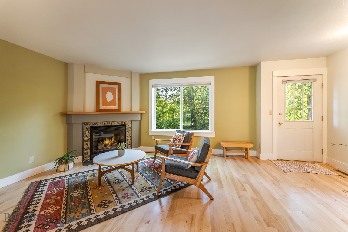 112 E College Street 6