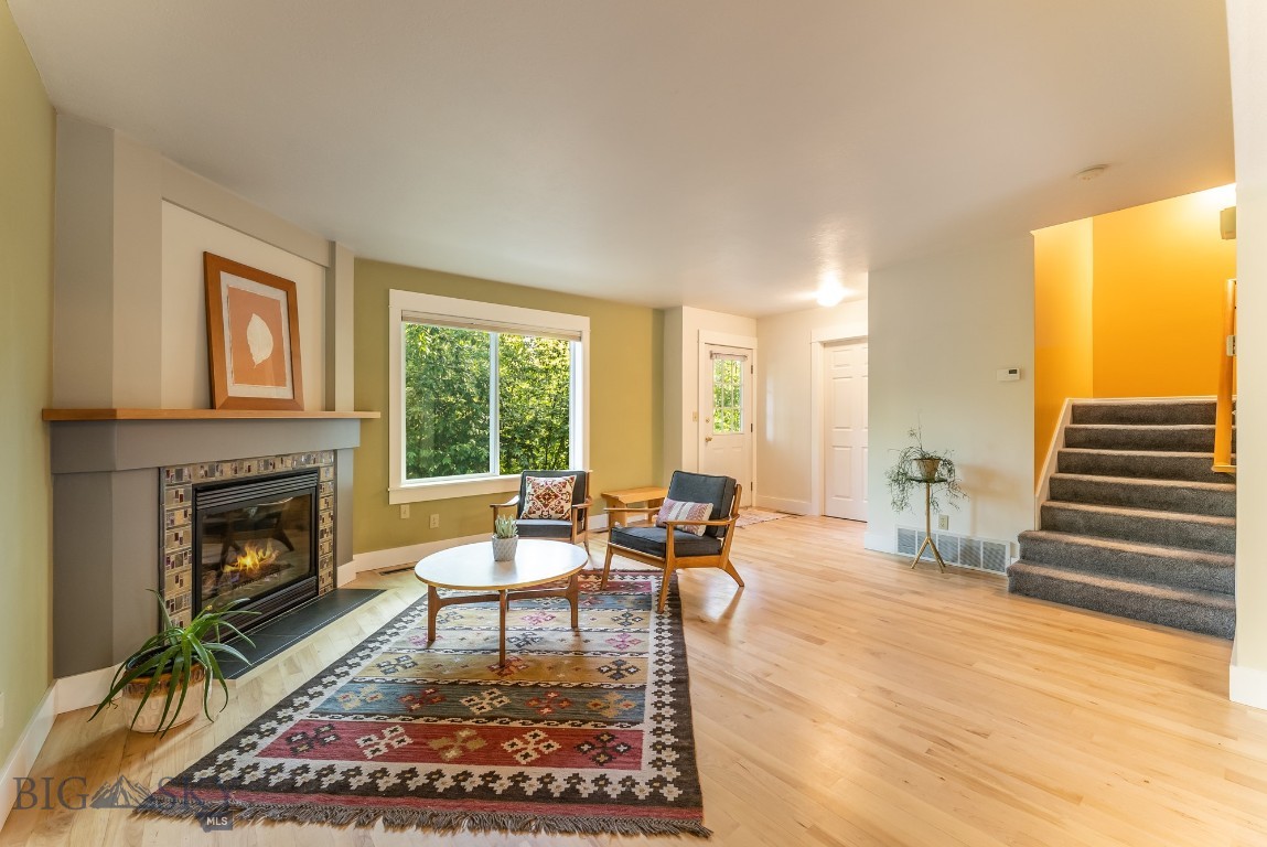 112 E College Street 6