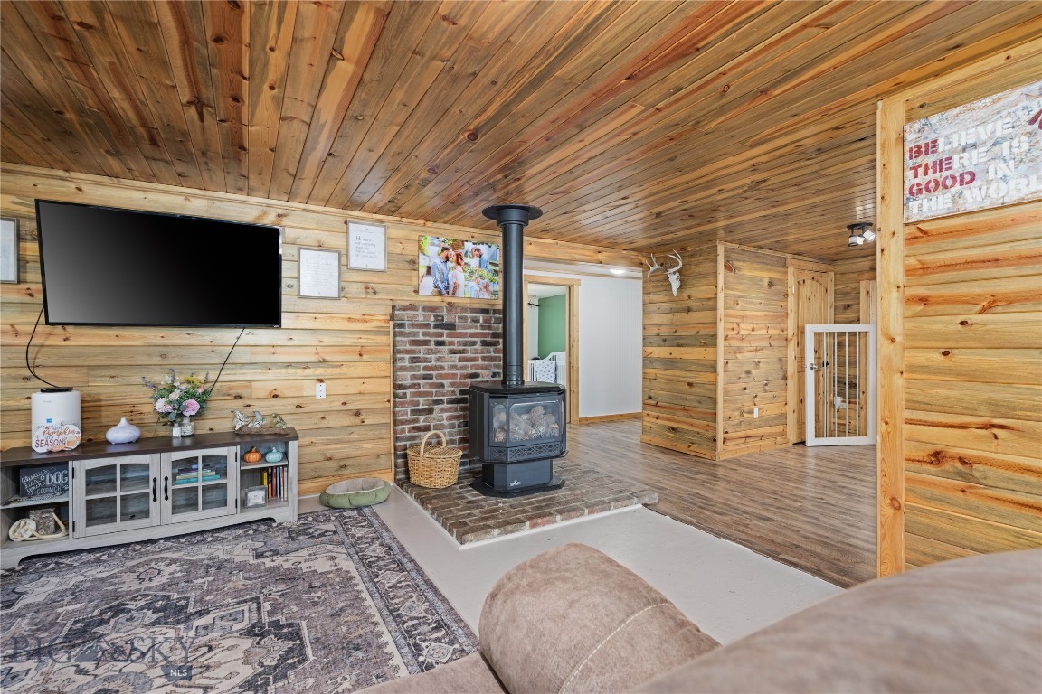 Sheridan, Montana 59749, United States, 2 Bedrooms Bedrooms, ,2 BathroomsBathrooms,Residential,Active,40014