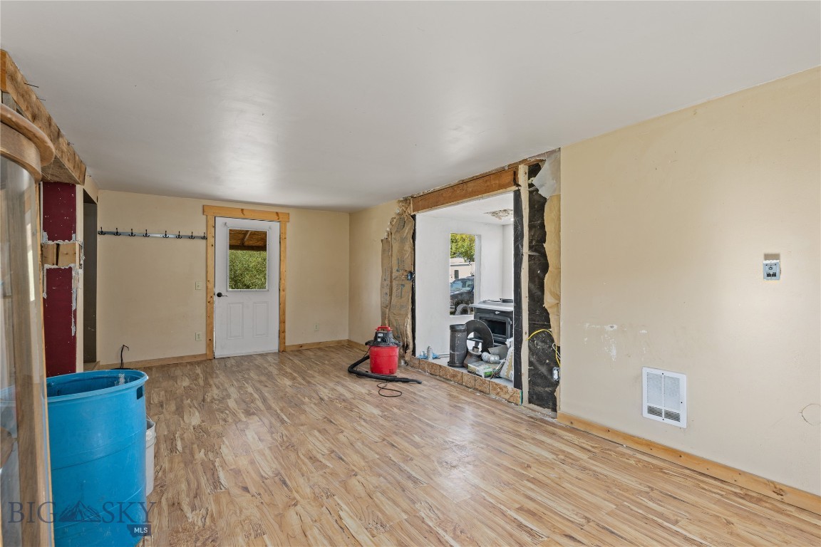 Sheridan, Montana 59749, United States, 2 Bedrooms Bedrooms, ,2 BathroomsBathrooms,Residential,Active,40014