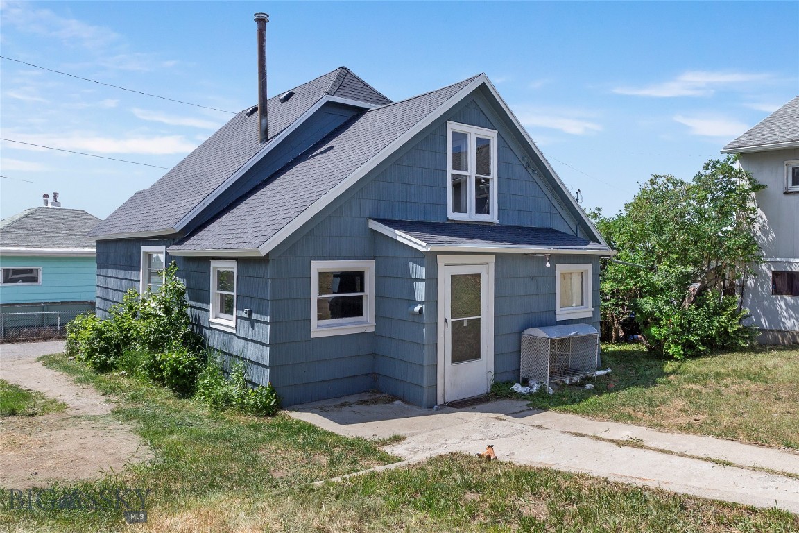 121 Blue Wing
