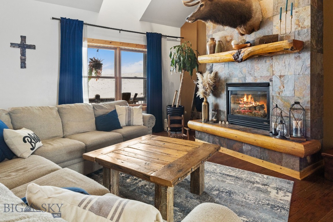 160 Hilltop Vista