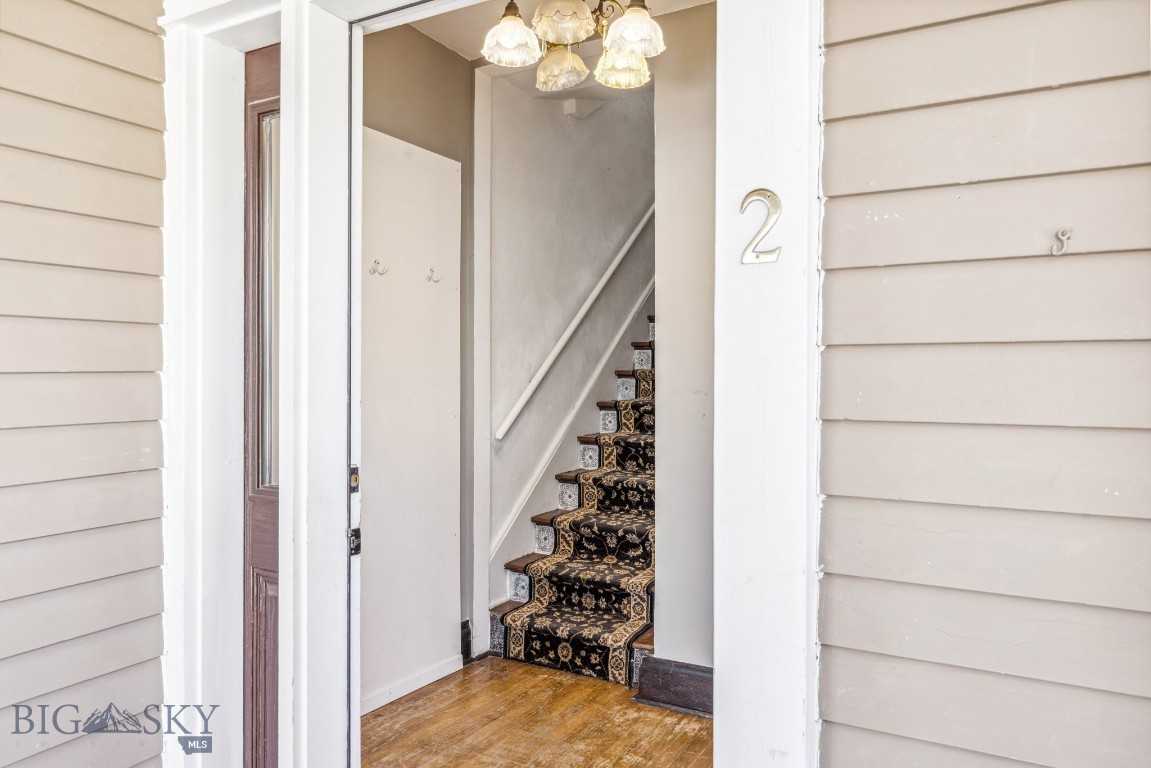 214 4th Avenue E