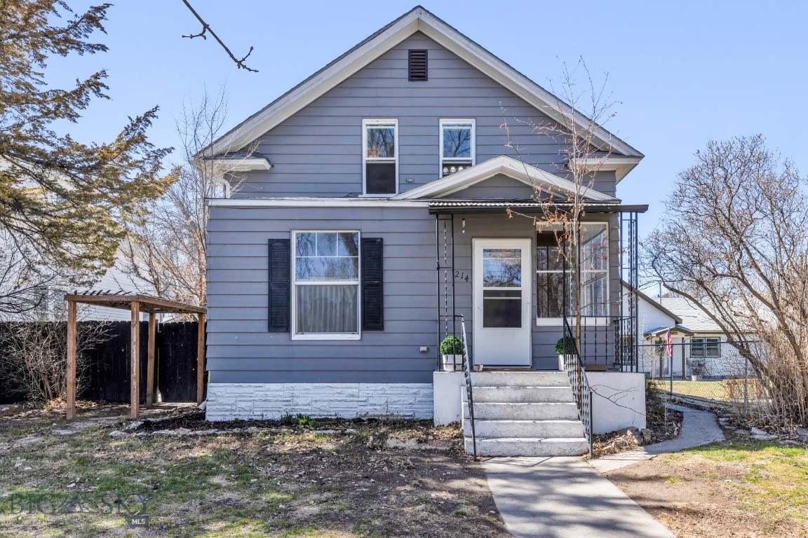214 4th Avenue E