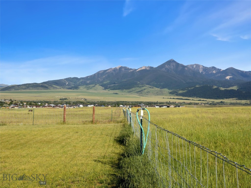 Livingston, Montana 59047, United States, 3 Bedrooms Bedrooms, ,2 BathroomsBathrooms,Residential,Pending,53477