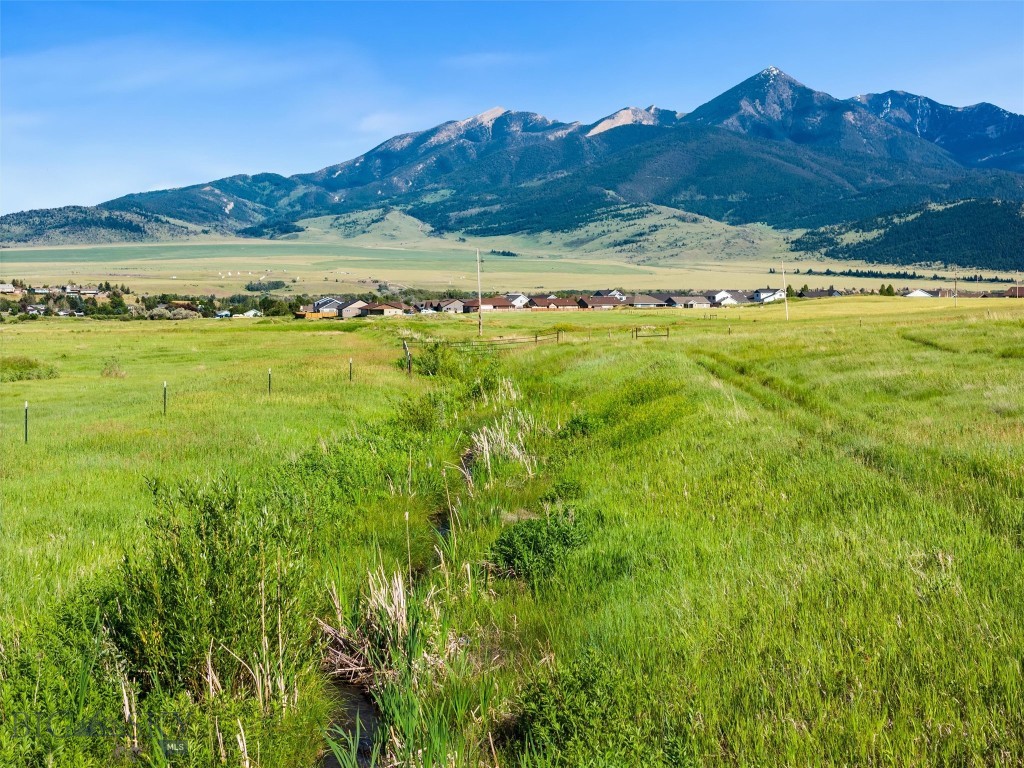 Livingston, Montana 59047, United States, 3 Bedrooms Bedrooms, ,2 BathroomsBathrooms,Residential,Pending,53477