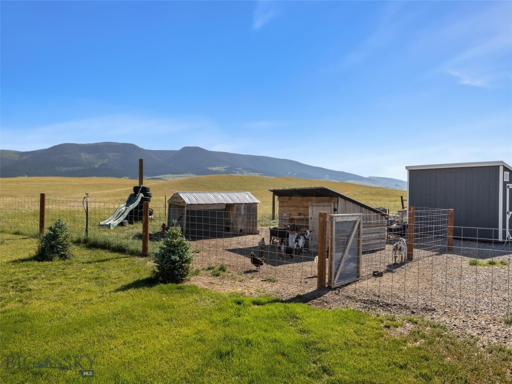 Livingston, Montana 59047, United States, 3 Bedrooms Bedrooms, ,2 BathroomsBathrooms,Residential,Pending,53477