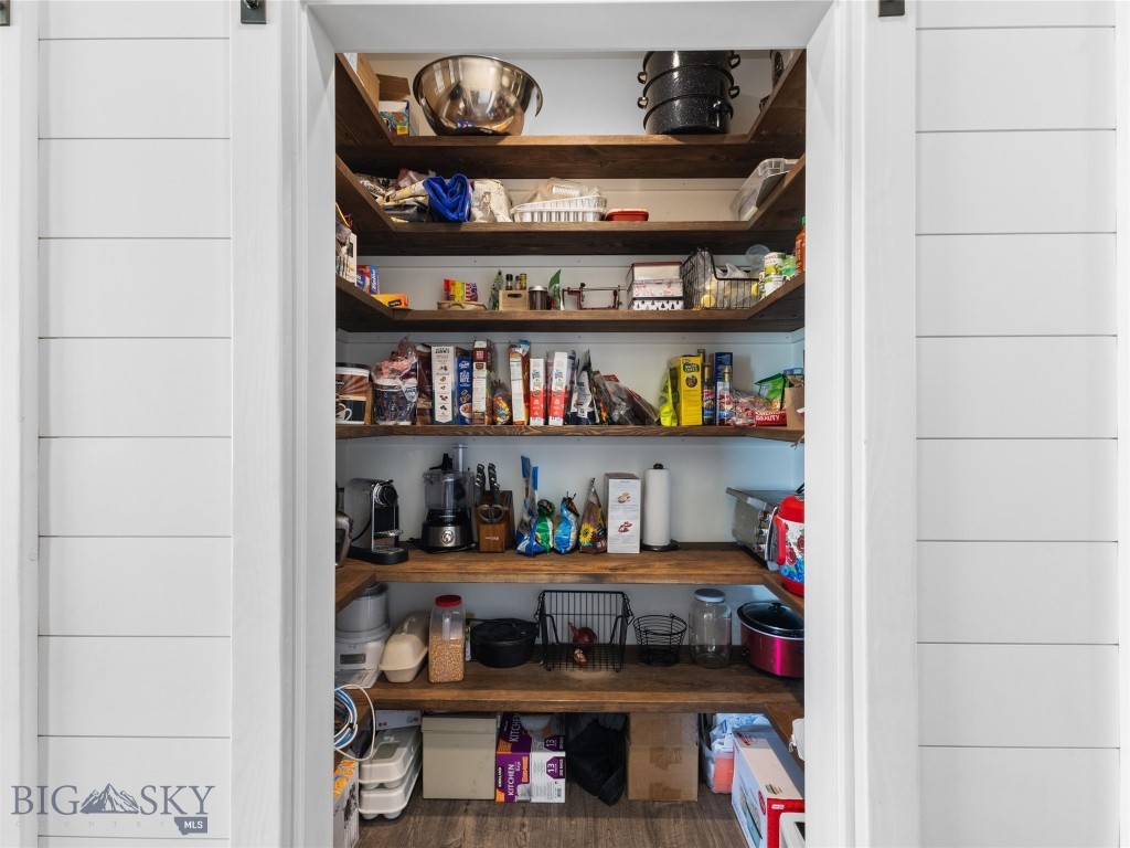 Livingston, Montana 59047, United States, 3 Bedrooms Bedrooms, ,2 BathroomsBathrooms,Residential,Pending,53477