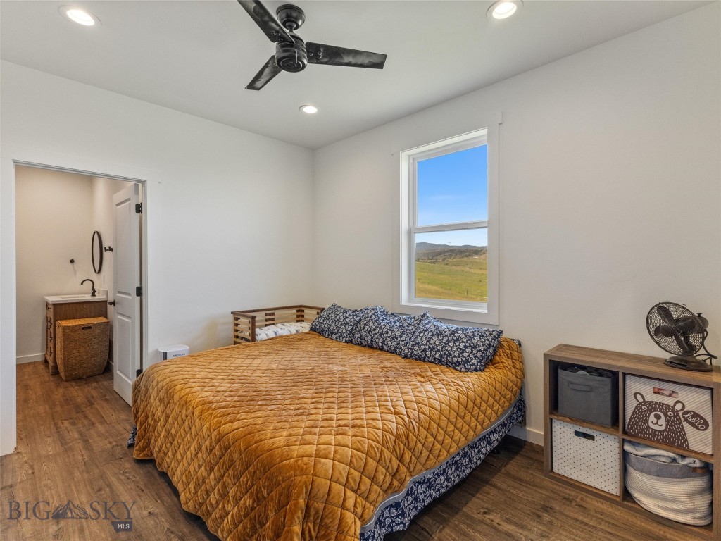 Livingston, Montana 59047, United States, 3 Bedrooms Bedrooms, ,2 BathroomsBathrooms,Residential,Pending,53477