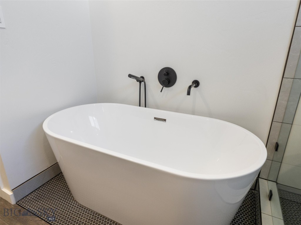 Livingston, Montana 59047, United States, 3 Bedrooms Bedrooms, ,2 BathroomsBathrooms,Residential,Pending,53477