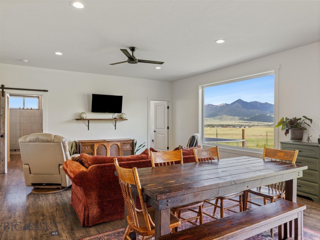 Livingston, Montana 59047, United States, 3 Bedrooms Bedrooms, ,2 BathroomsBathrooms,Residential,Pending,53477