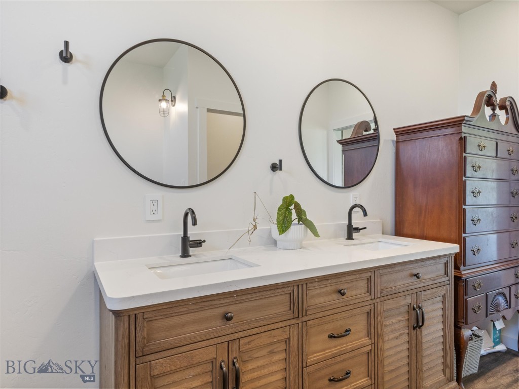 Livingston, Montana 59047, United States, 3 Bedrooms Bedrooms, ,2 BathroomsBathrooms,Residential,Pending,53477