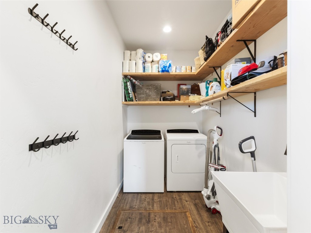 Livingston, Montana 59047, United States, 3 Bedrooms Bedrooms, ,2 BathroomsBathrooms,Residential,Pending,53477