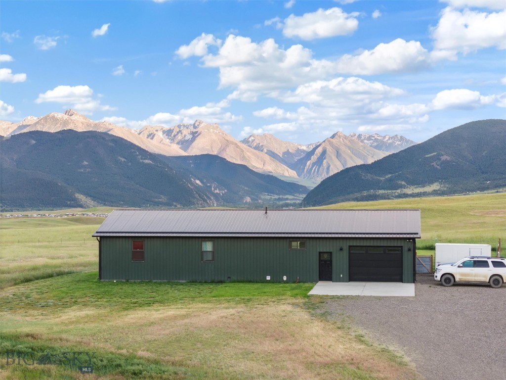 Livingston, Montana 59047, United States, 3 Bedrooms Bedrooms, ,2 BathroomsBathrooms,Residential,Pending,53477