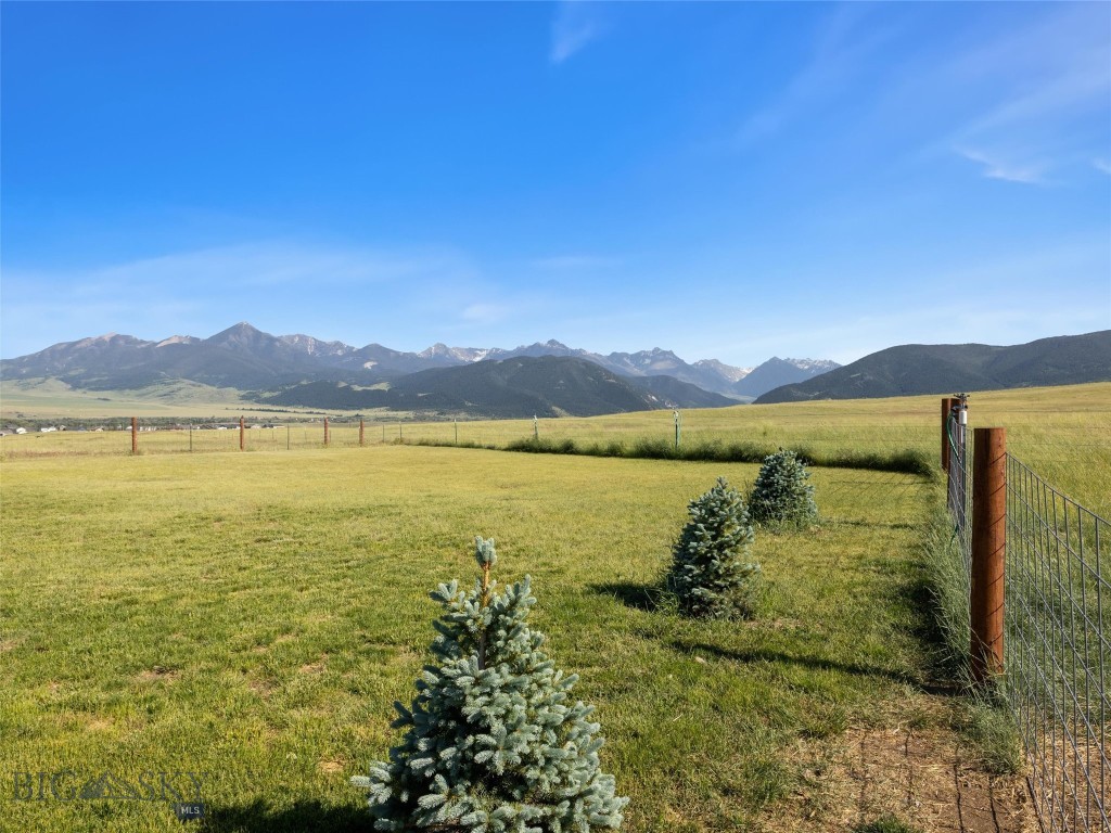 Livingston, Montana 59047, United States, 3 Bedrooms Bedrooms, ,2 BathroomsBathrooms,Residential,Pending,53477